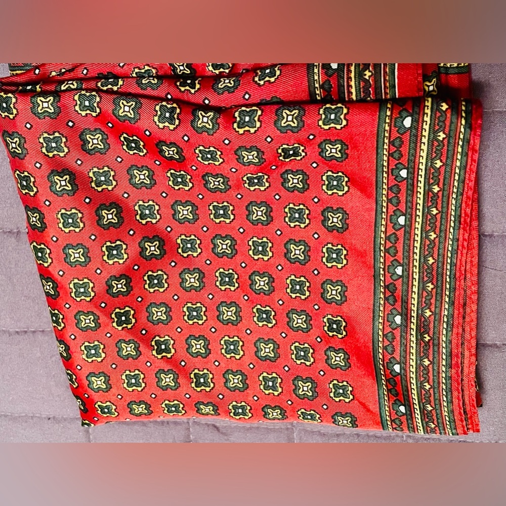 Women’s Vintage Classic Square Scarf - Picture 3 of 5